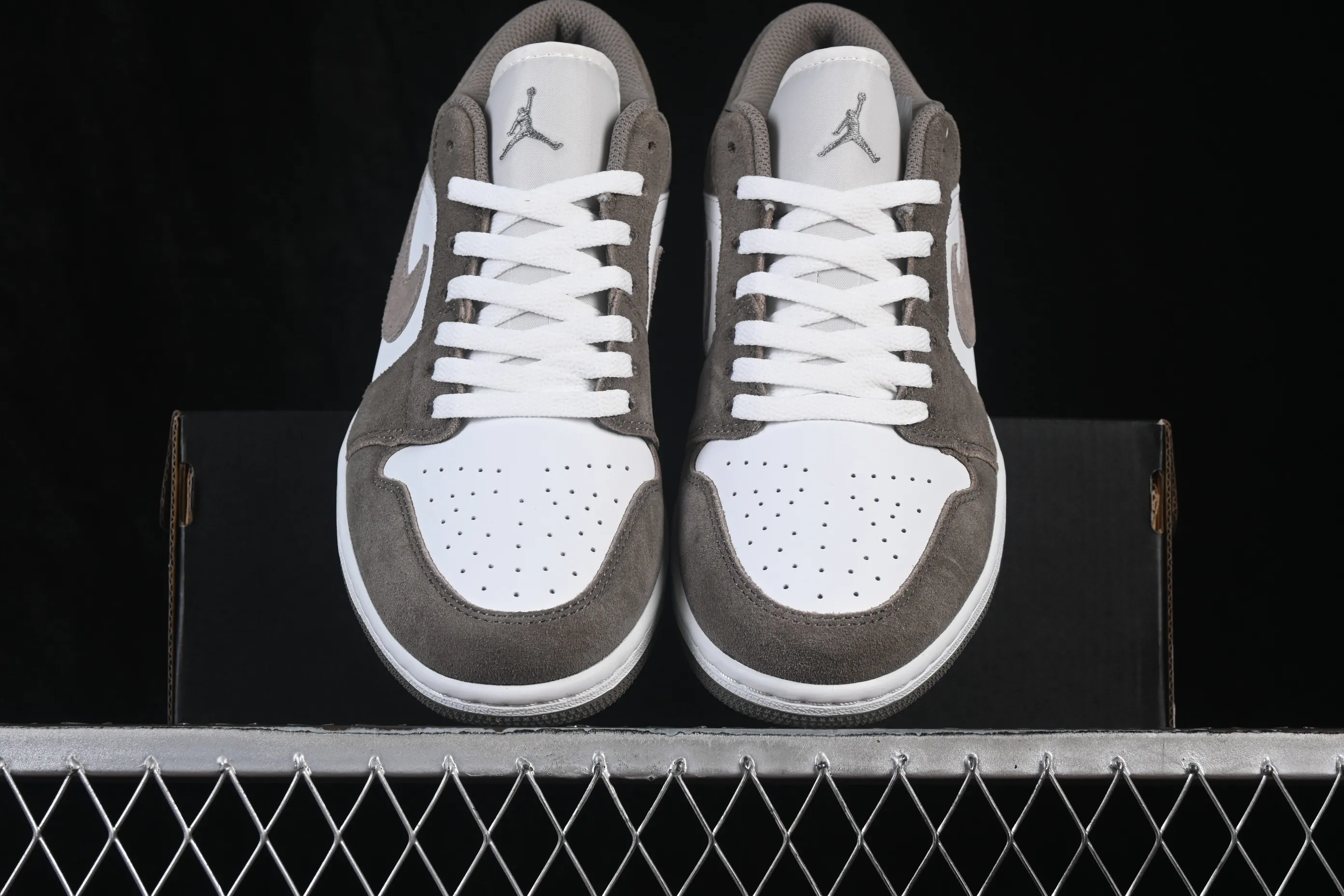 All categories Air Jordan Jordan series basketball shoes Air Jordan 1 Low Air Jordan 1 Low AJ1 Joe 1 white gray low-top retro cultural basketball shoes 553558-046